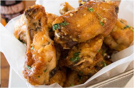 Tabañero Spicy Garlic Chicken Wings